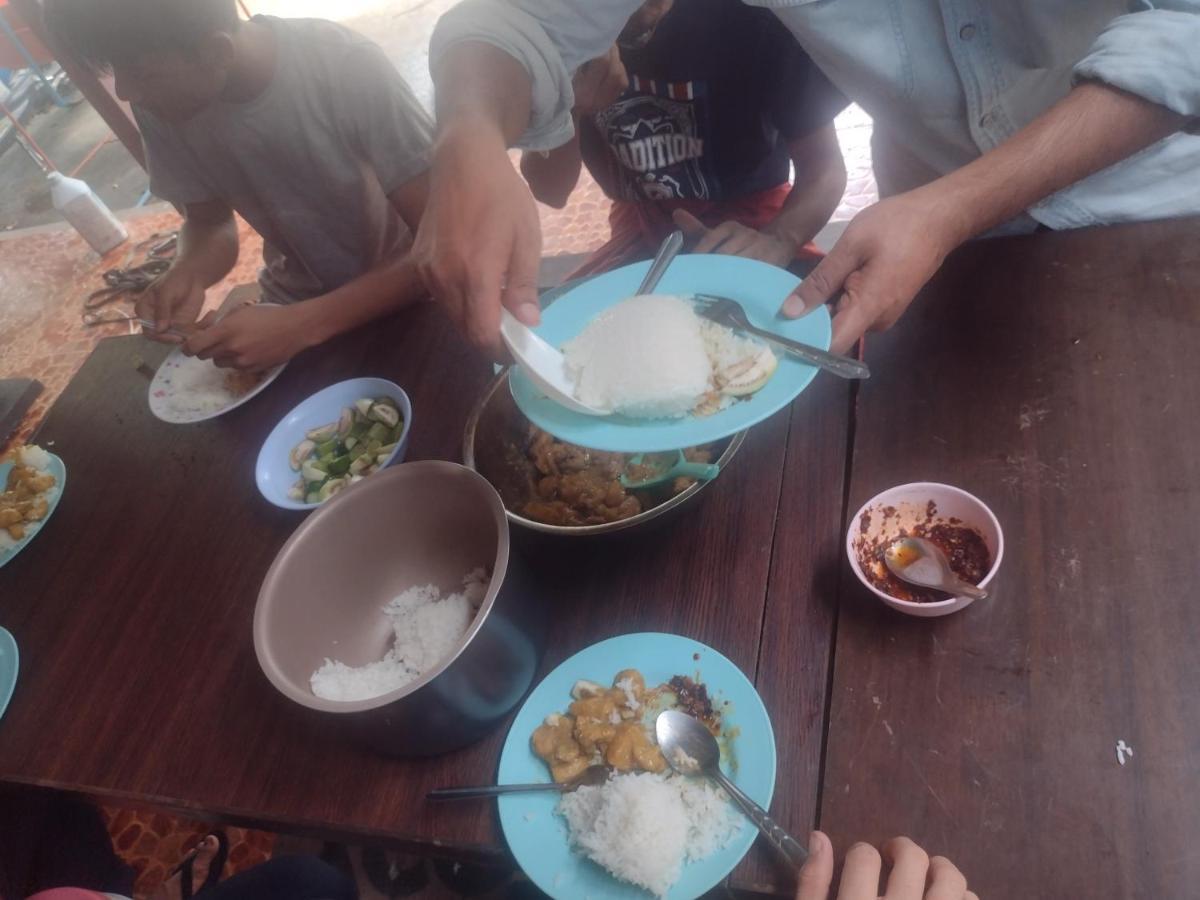 Mae Sot Commune Luaran gambar