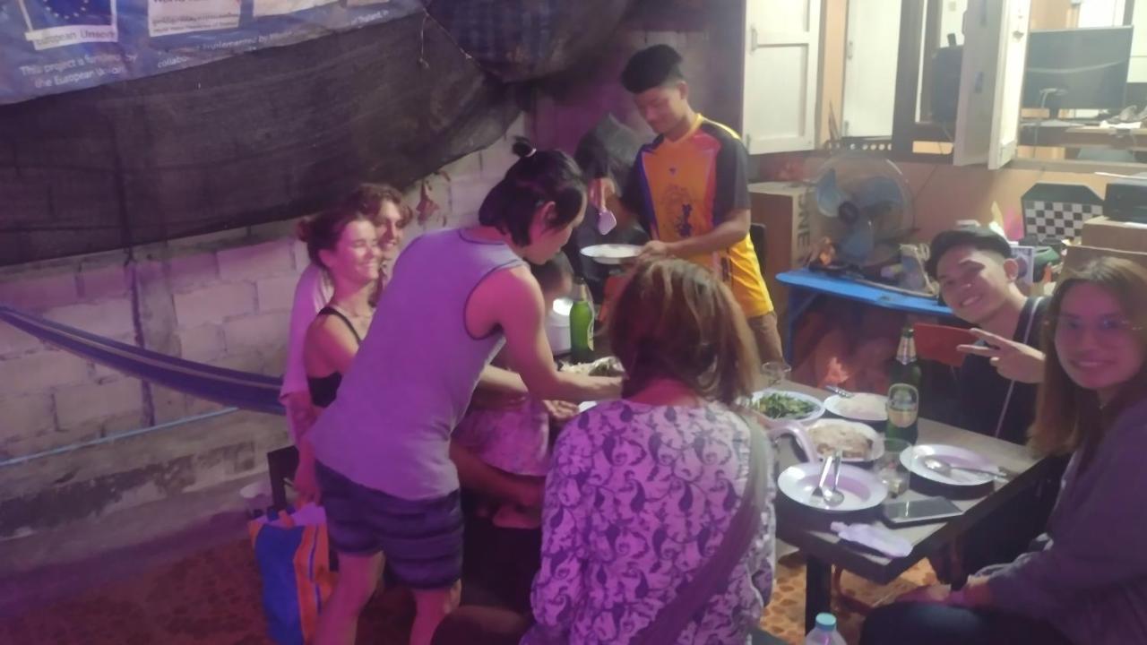 Mae Sot Commune Luaran gambar